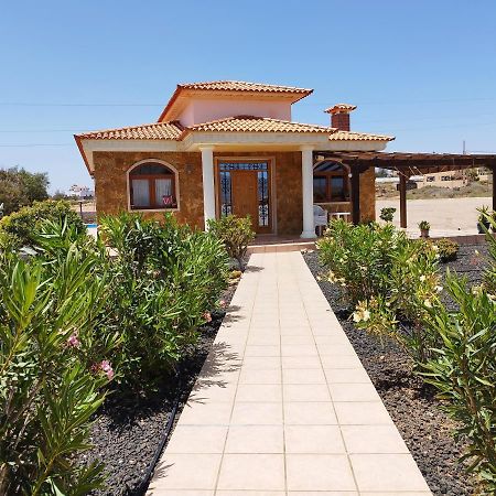 Villa Casa Del Sol 3 Bedroom Villa With Private Solar Covered 12M X 6M Pool Minimum Stay 7 Nights Chromecast And Wifi Throughout The Property Triquivijate 외부 사진