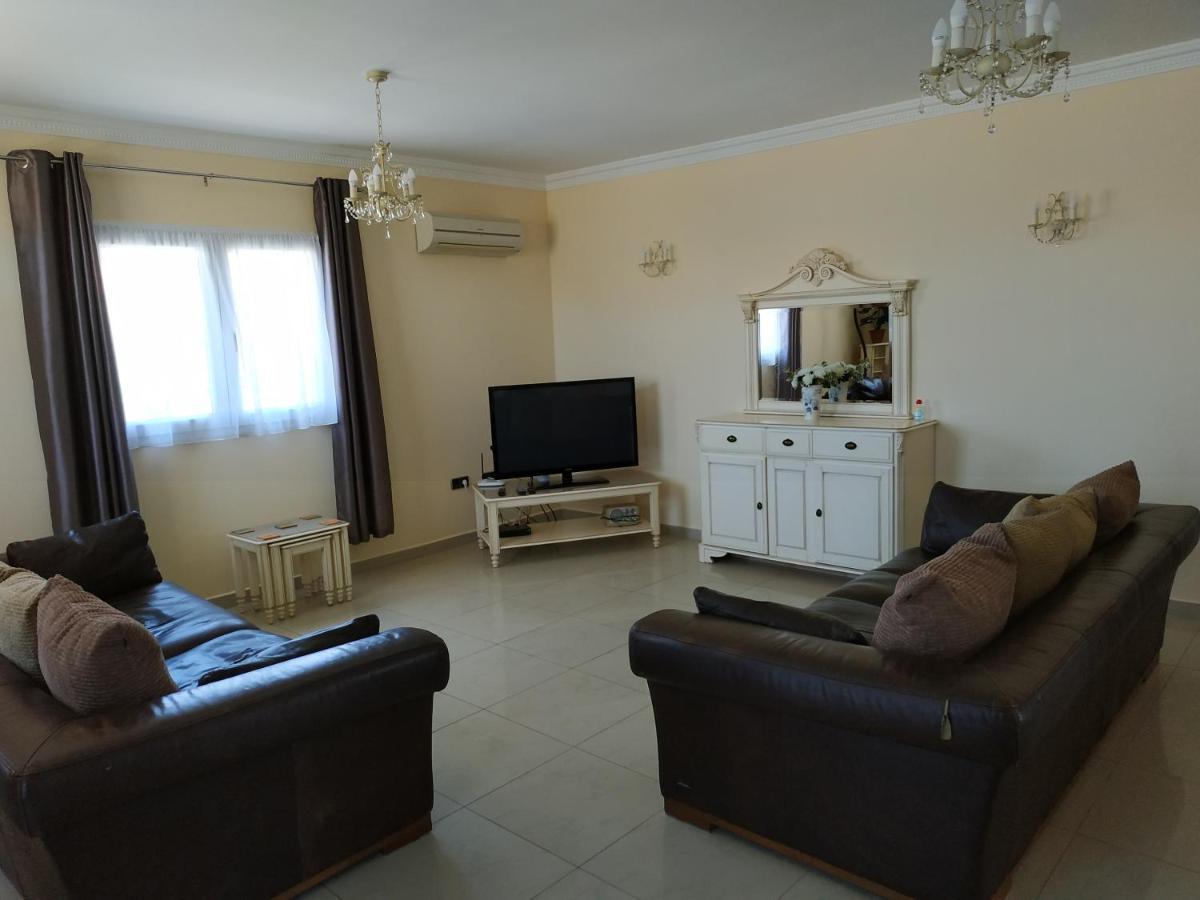 Villa Casa Del Sol 3 Bedroom Villa With Private Solar Covered 12M X 6M Pool Minimum Stay 7 Nights Chromecast And Wifi Throughout The Property Triquivijate 외부 사진