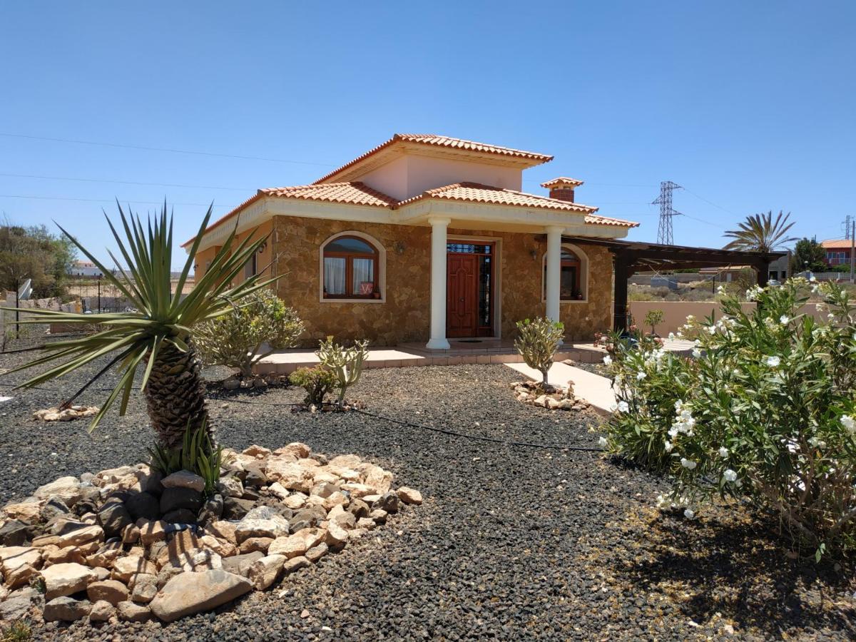 Villa Casa Del Sol 3 Bedroom Villa With Private Solar Covered 12M X 6M Pool Minimum Stay 7 Nights Chromecast And Wifi Throughout The Property Triquivijate 외부 사진