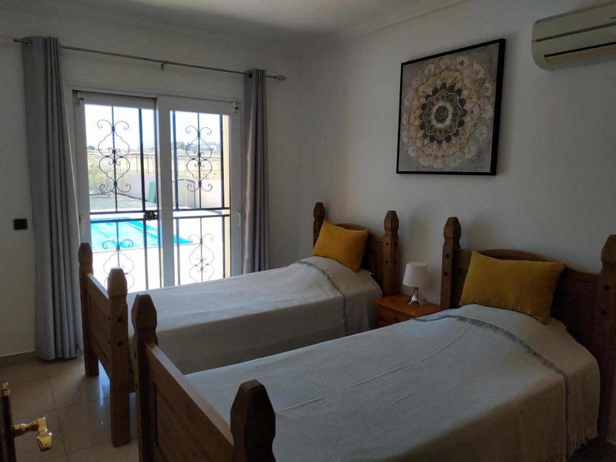 Villa Casa Del Sol 3 Bedroom Villa With Private Solar Covered 12M X 6M Pool Minimum Stay 7 Nights Chromecast And Wifi Throughout The Property Triquivijate 외부 사진
