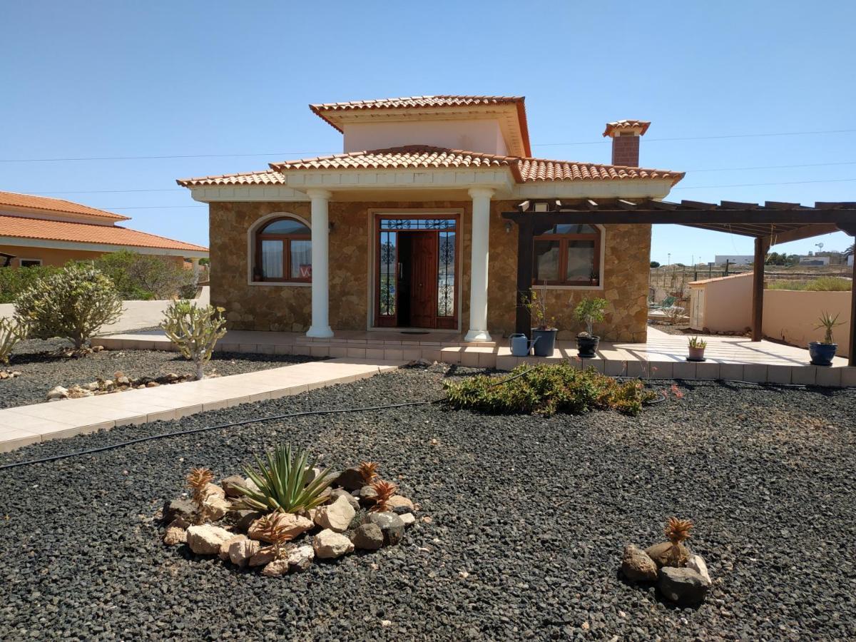Villa Casa Del Sol 3 Bedroom Villa With Private Solar Covered 12M X 6M Pool Minimum Stay 7 Nights Chromecast And Wifi Throughout The Property Triquivijate 외부 사진