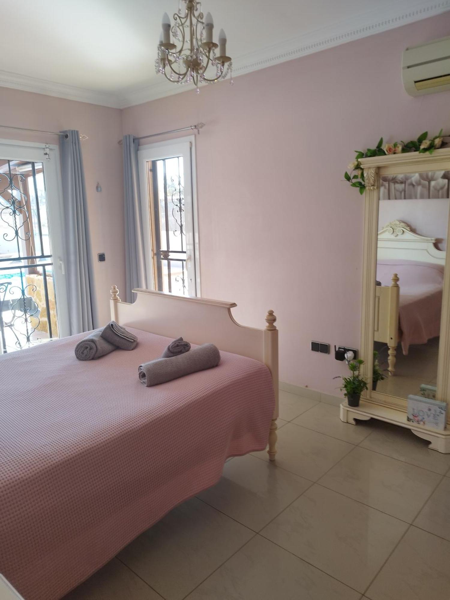 Villa Casa Del Sol 3 Bedroom Villa With Private Solar Covered 12M X 6M Pool Minimum Stay 7 Nights Chromecast And Wifi Throughout The Property Triquivijate 외부 사진