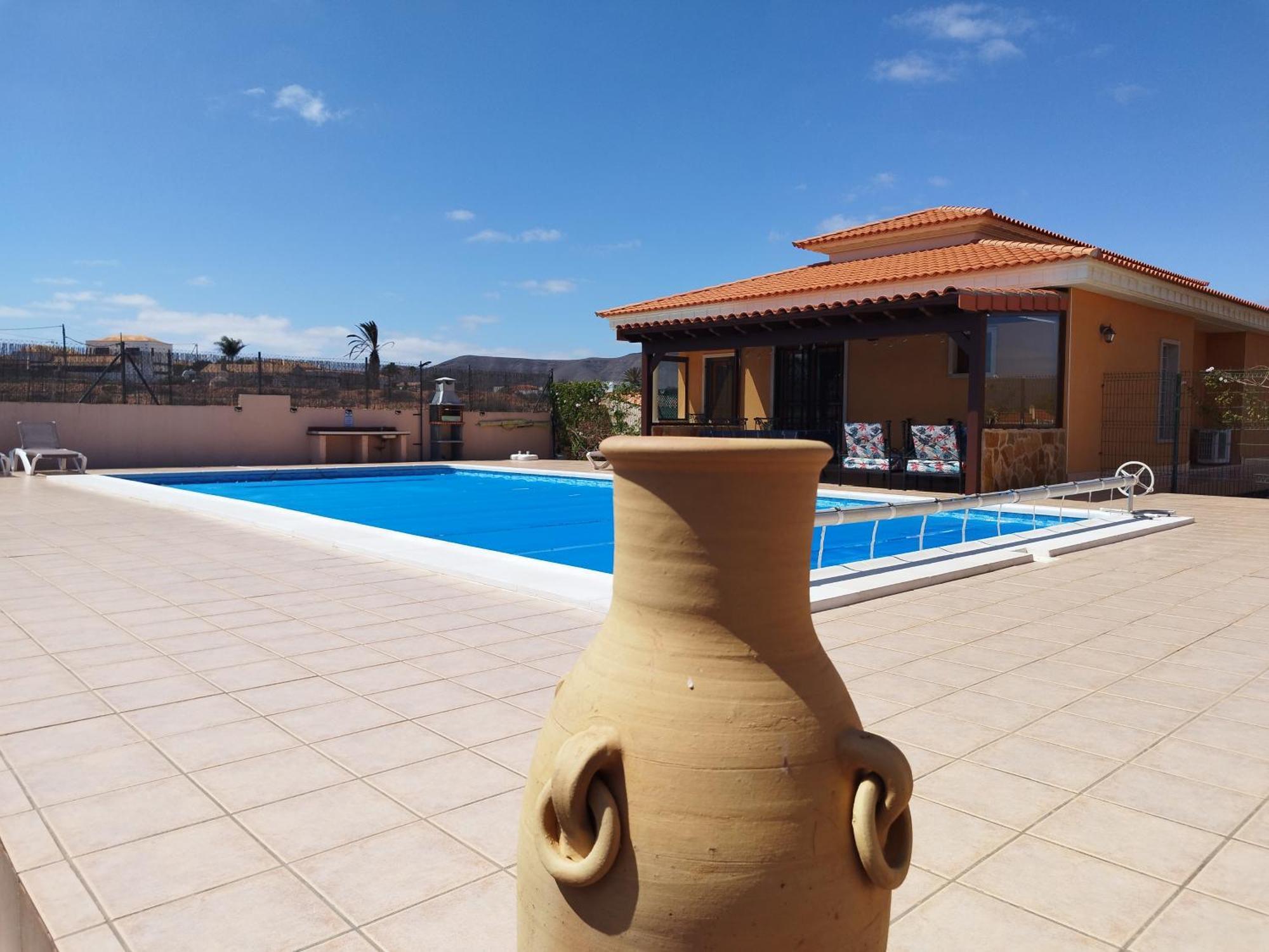 Villa Casa Del Sol 3 Bedroom Villa With Private Solar Covered 12M X 6M Pool Minimum Stay 7 Nights Chromecast And Wifi Throughout The Property Triquivijate 외부 사진